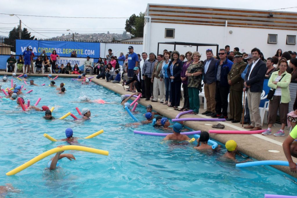 Imagen de la noticia: Piscina de Miraflores Alto fue inaugurada por alcaldesa Virginia Reginato