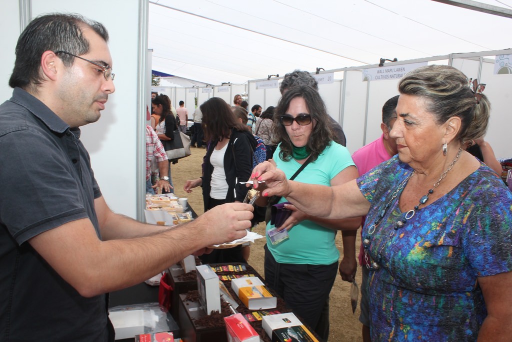 Variada oferta de productos brinda  3ª Expo Viña Gourmet, inaugurada por alcaldesa Virginia Reginato