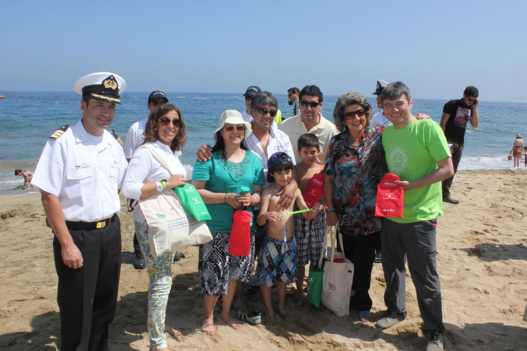 Imagen principal: Llamado a no dejar desechos en las playas hizo alcaldesa Virginia Reginato  y Ministerio de Medio Ambiente