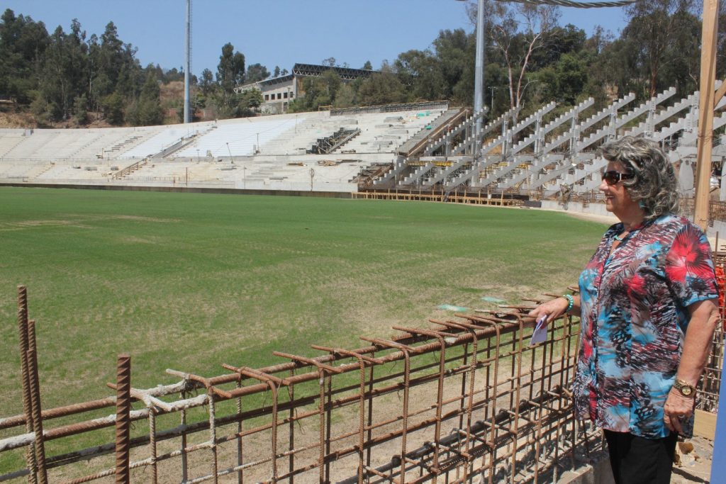 Imagen de la noticia: En los próximos días se inicia montaje de Galería Laguna en Estadio Sausalito, informó alcaldesa Virginia Reginato