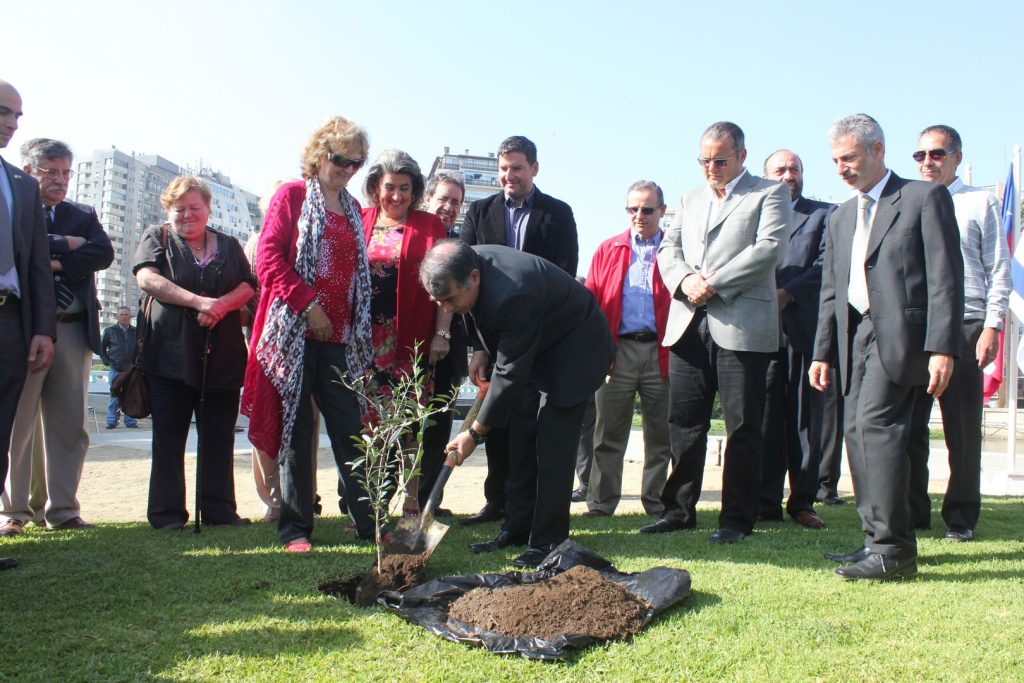 Imagen principal: Milenaria tradición israelí de plantación de olivos  participó alcaldesa Virginia Reginato