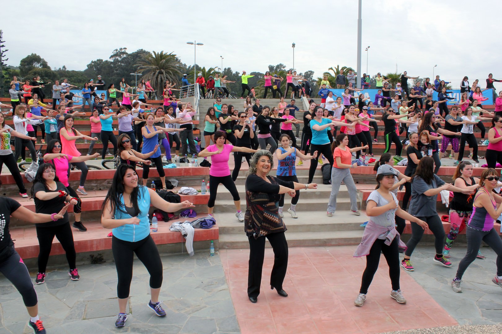Municipalidad de Viña del Mar invita a despedir el verano con zumba nocturna en Playa del Deporte