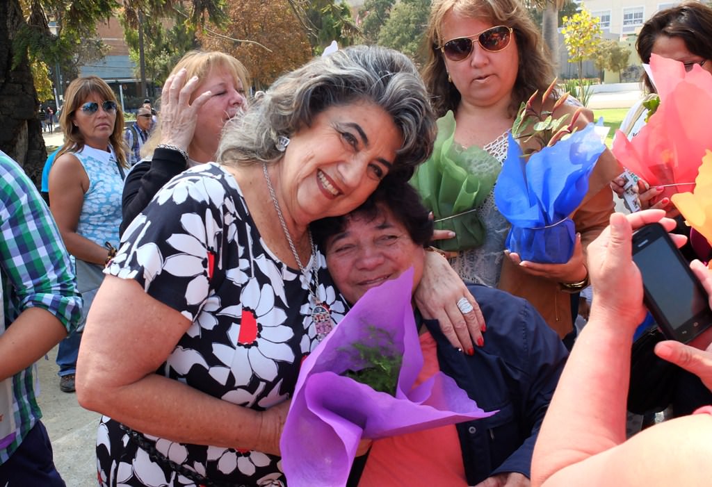 Mujeres viñamarinas recibieron simbólico saludo de alcaldesa Virginia Reginato, en víspera de celebrar su día