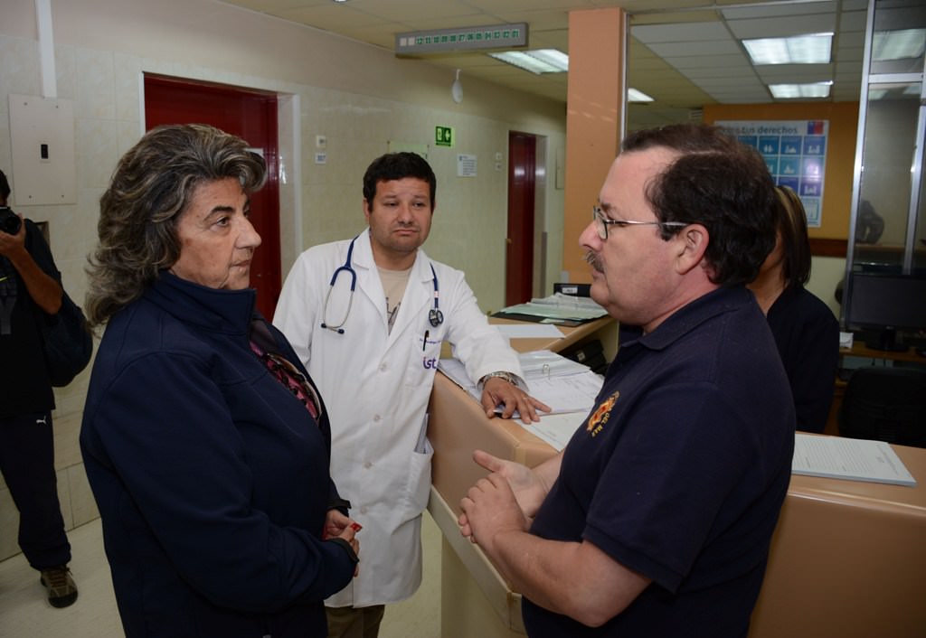 Alcaldesa Virginia Reginato manifestó su apoyo a bomberos lesionados en incendio de Valparaíso