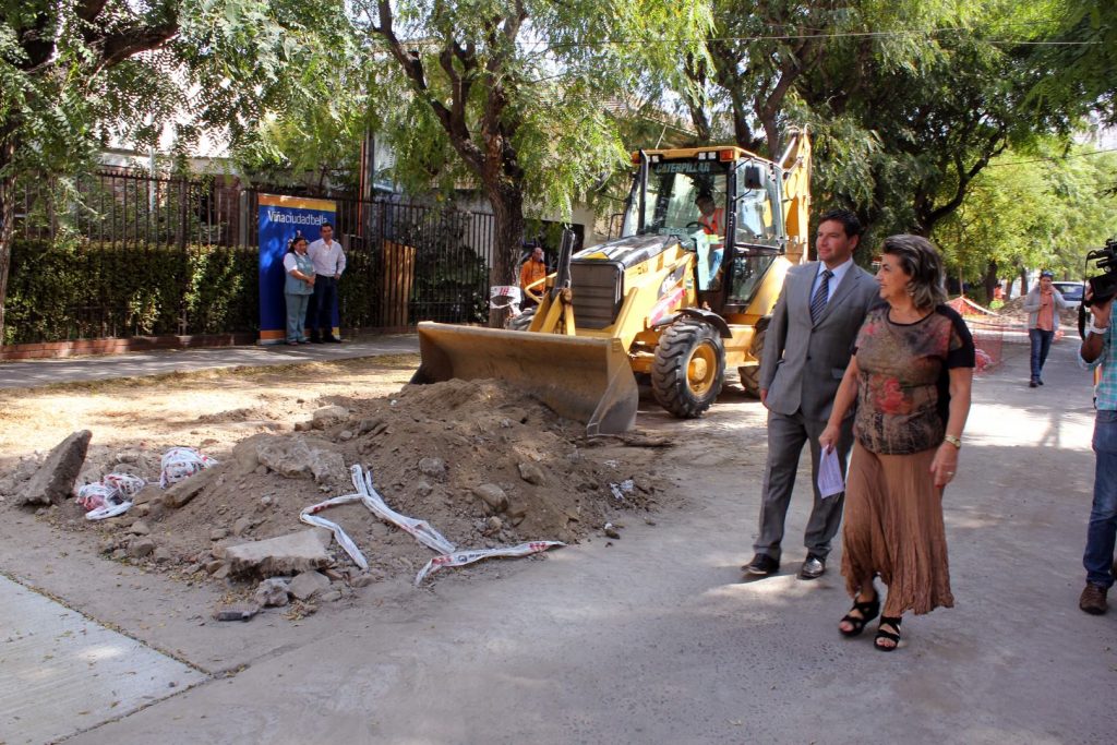 Imagen principal: Obra de mejoramiento vial en calle 3 Oriente fue inspeccionada por alcaldesa Virginia Reginato