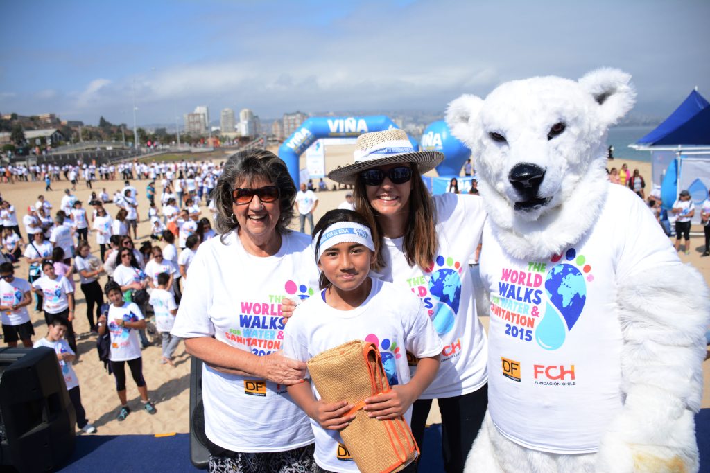 Imagen principal: Caminata Mundial por el agua en Viña del Mar, que tuvo masiva participación  fue encabezada por alcaldesa Virginia Reginato