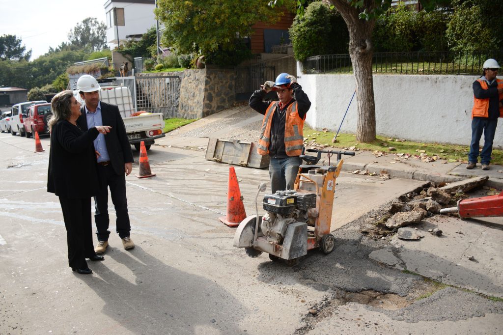 Imagen principal: Obras de mitigación vial, previo a reposición de vía estructurante, dio inicio alcaldesa Virginia Reginato