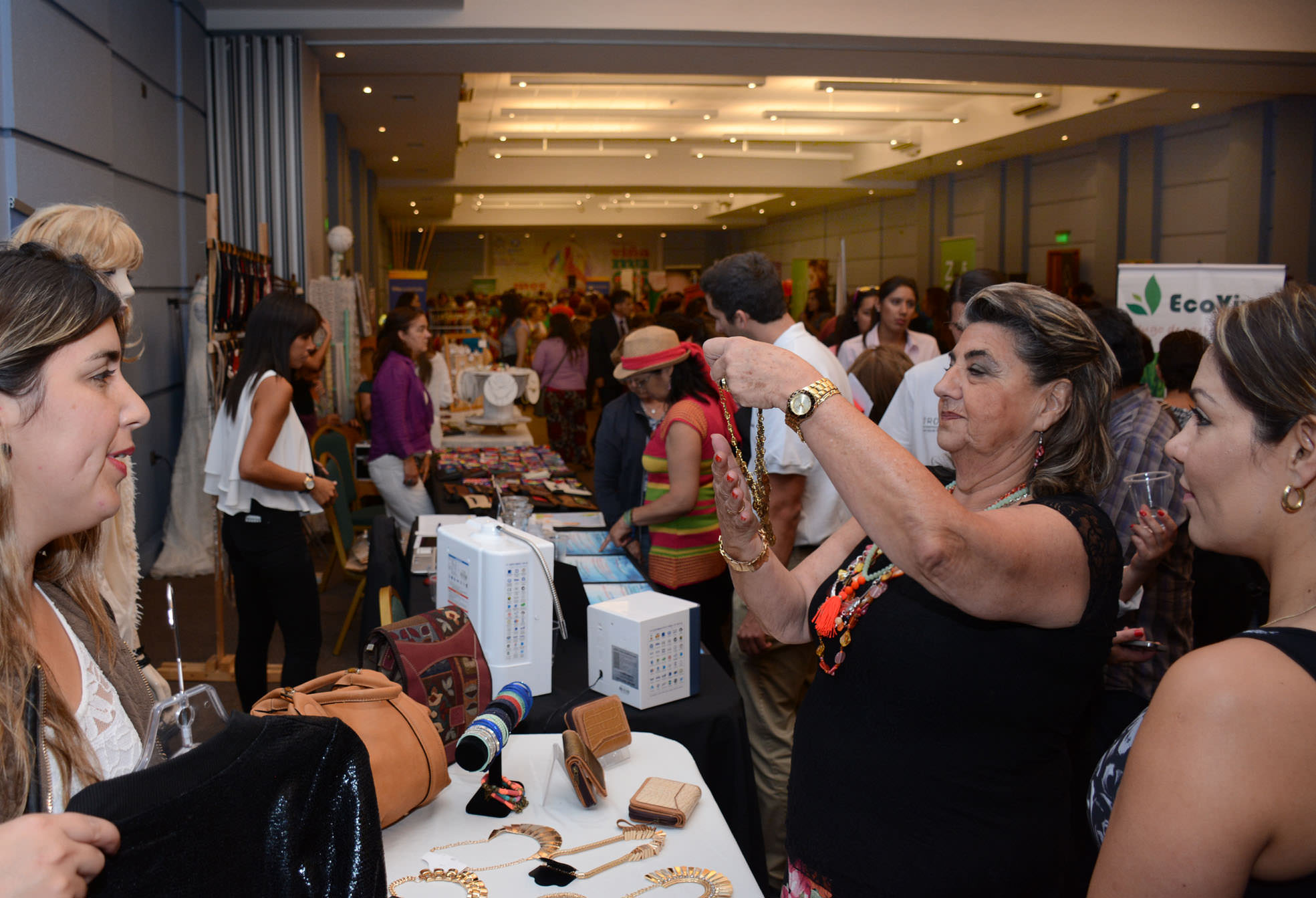 Expo mujer salud y belleza de Viña del Mar fue visitada por alcaldesa Virginia Reginato