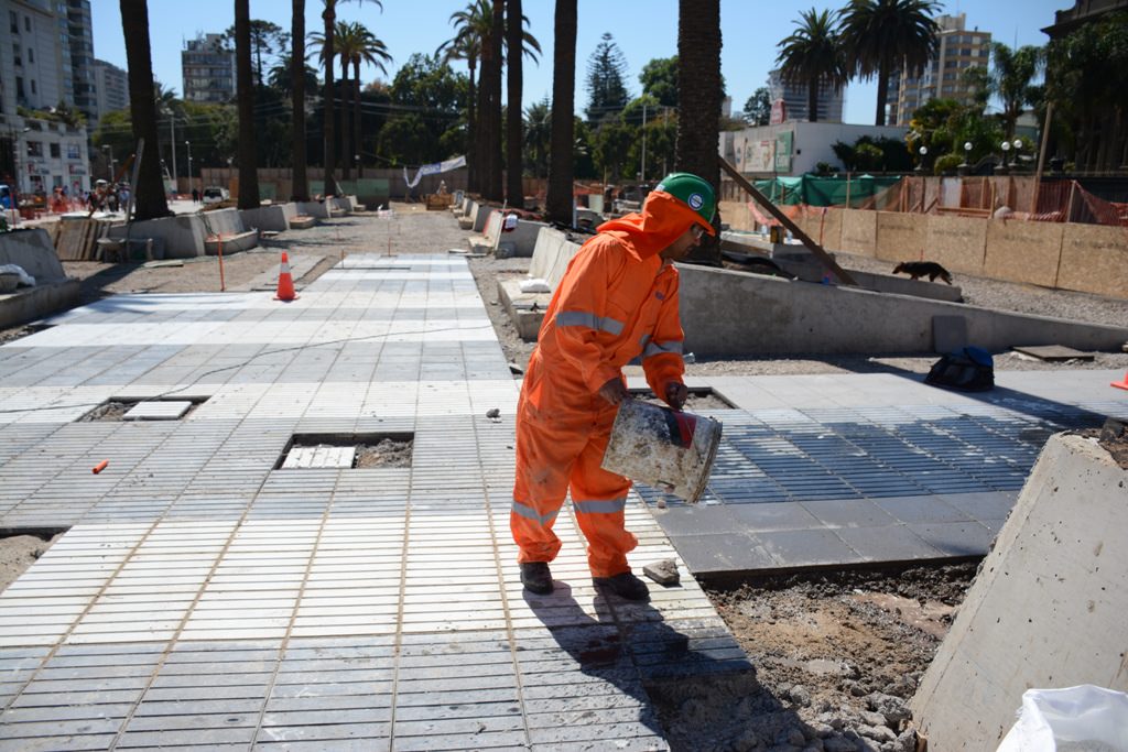 Avance de renovada plaza Sucre de Viña del Mar fue destacado por alcaldesa Virginia Reginato