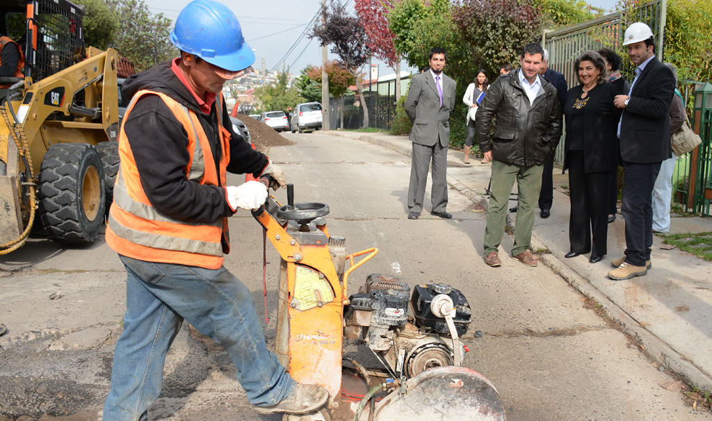 Alcaldesa Virginia Reginato destaca los frentes de ataque en  calzadas y aceras