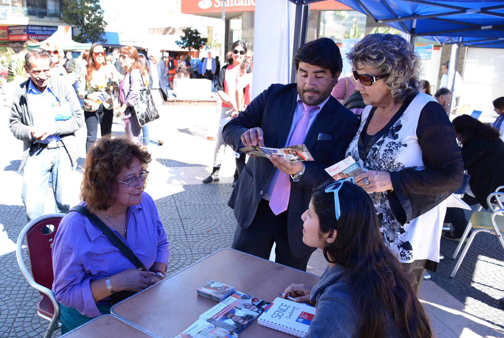 OMIL  de la Municipalidad de Viña del Mar dio  a conocer en terreno diversas ofertas laborales y cursos de capacitación