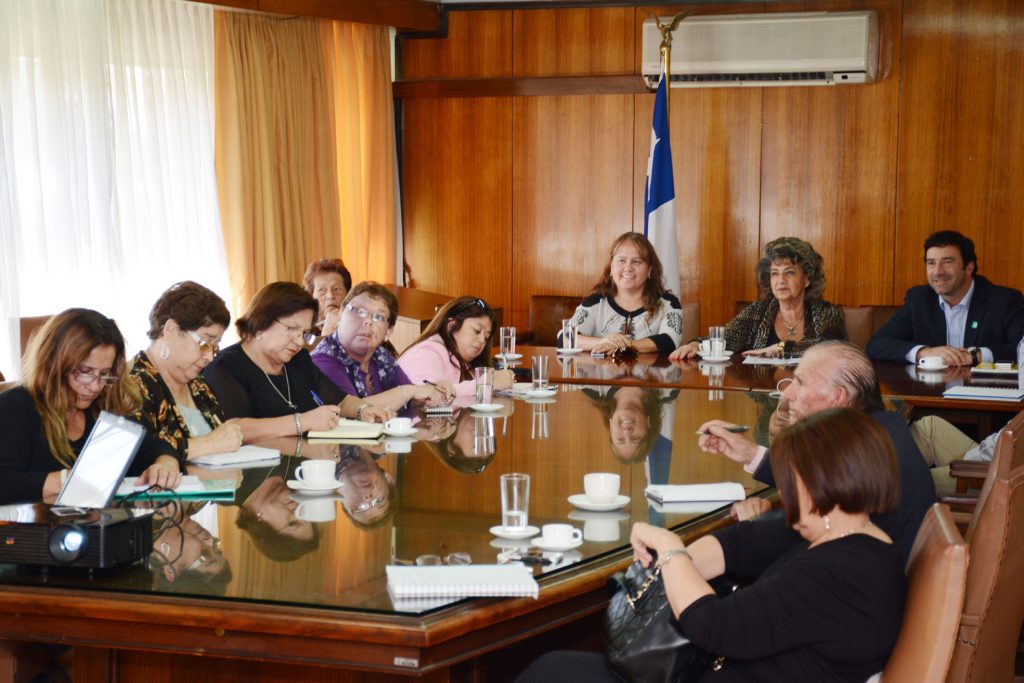 Imagen principal: Vecinos de Recreo fueron informados por alcaldesa Virginia Reginato sobre medidas de mitigación  solicitadas para trabajos de Av. España