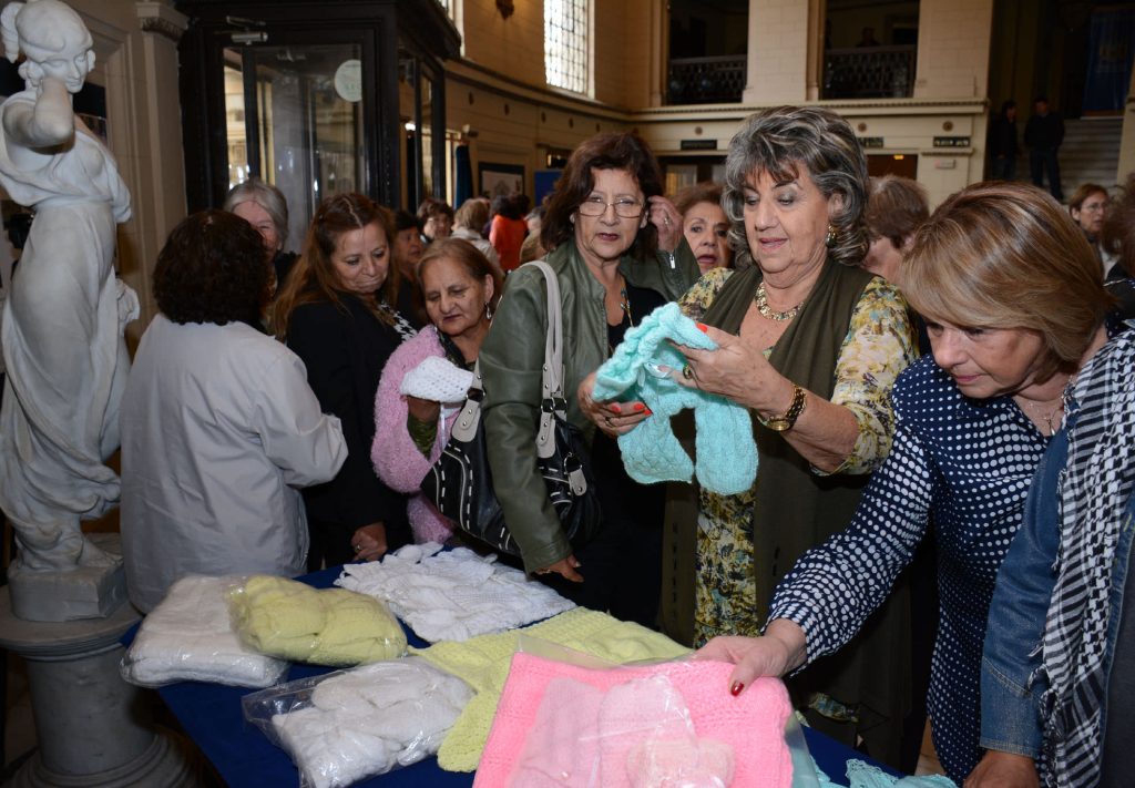 Imagen principal: Alcaldesa Virginia Reginato lanzó campaña solidaria Tejiendo con Amor 2015