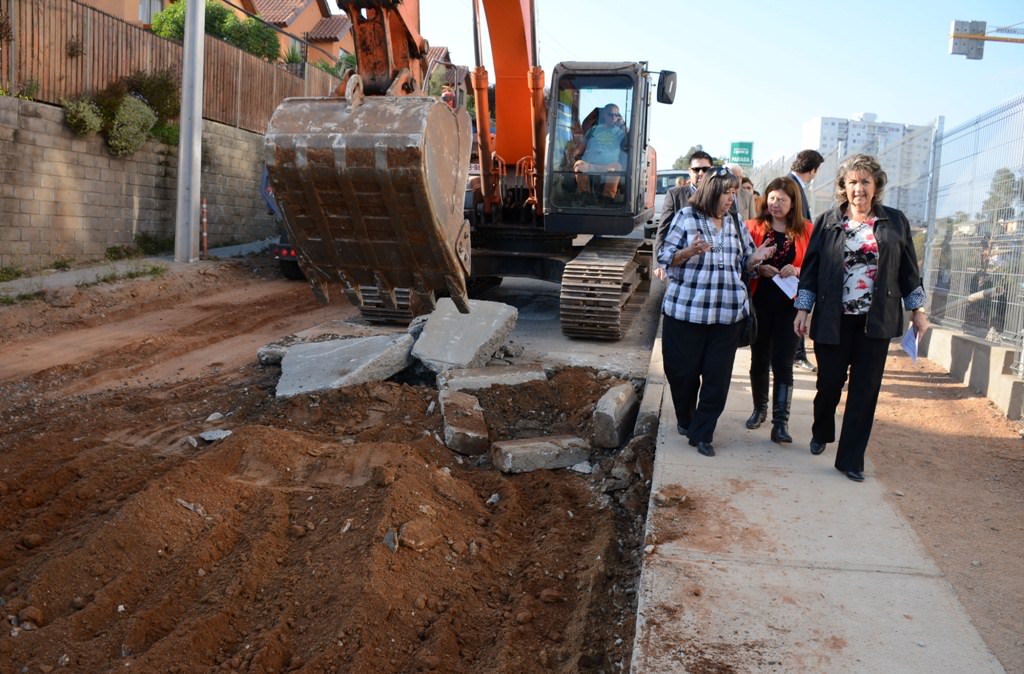 Emblemático proyecto de reposición de pavimento en Viña del Mar Alto dio inicio alcaldesa Virginia Reginato