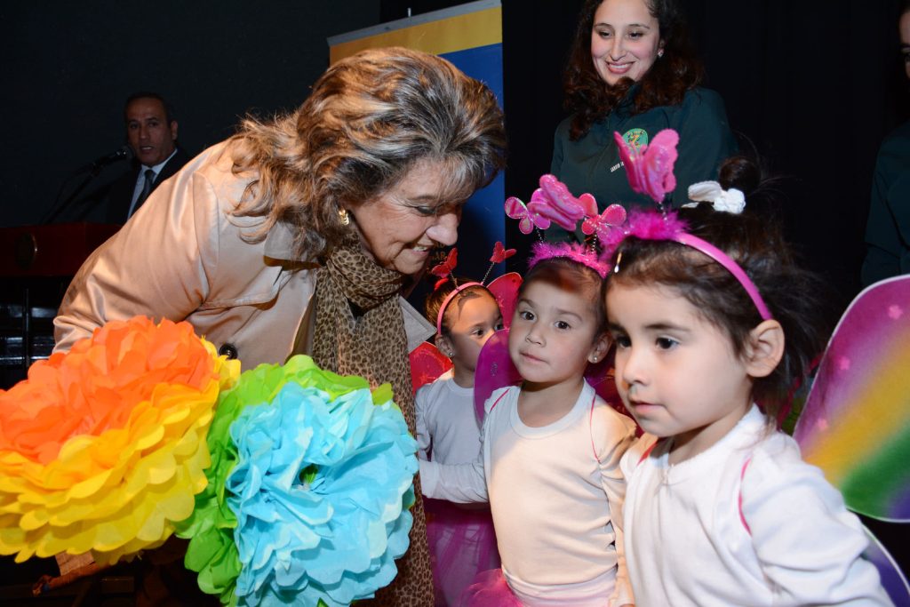 Imagen principal: Con gala artística encabezada por alcaldesa Virginia Reginato se inició año pre-escolar 2015 en Viña del Mar