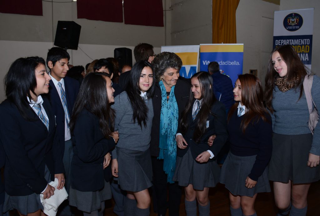 Imagen principal: Municipio viñamarino ejecuta programa  dirigido a prevenir la deserción y ausentismo escolar