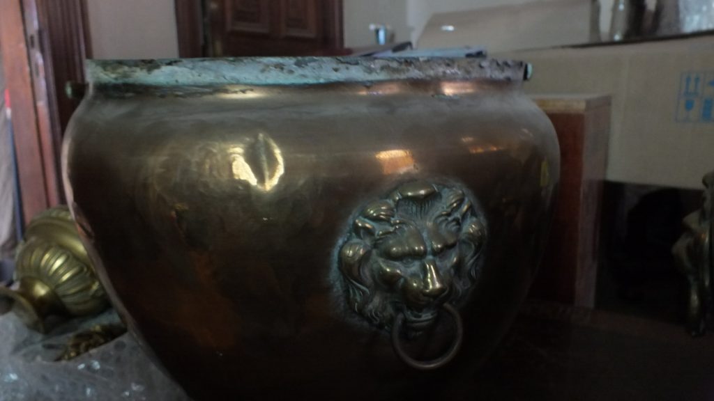 Imagen principal: Municipio de Viña del Mar llamó a licitación para restaurar objetos de arte de metal del Palacio Rioja