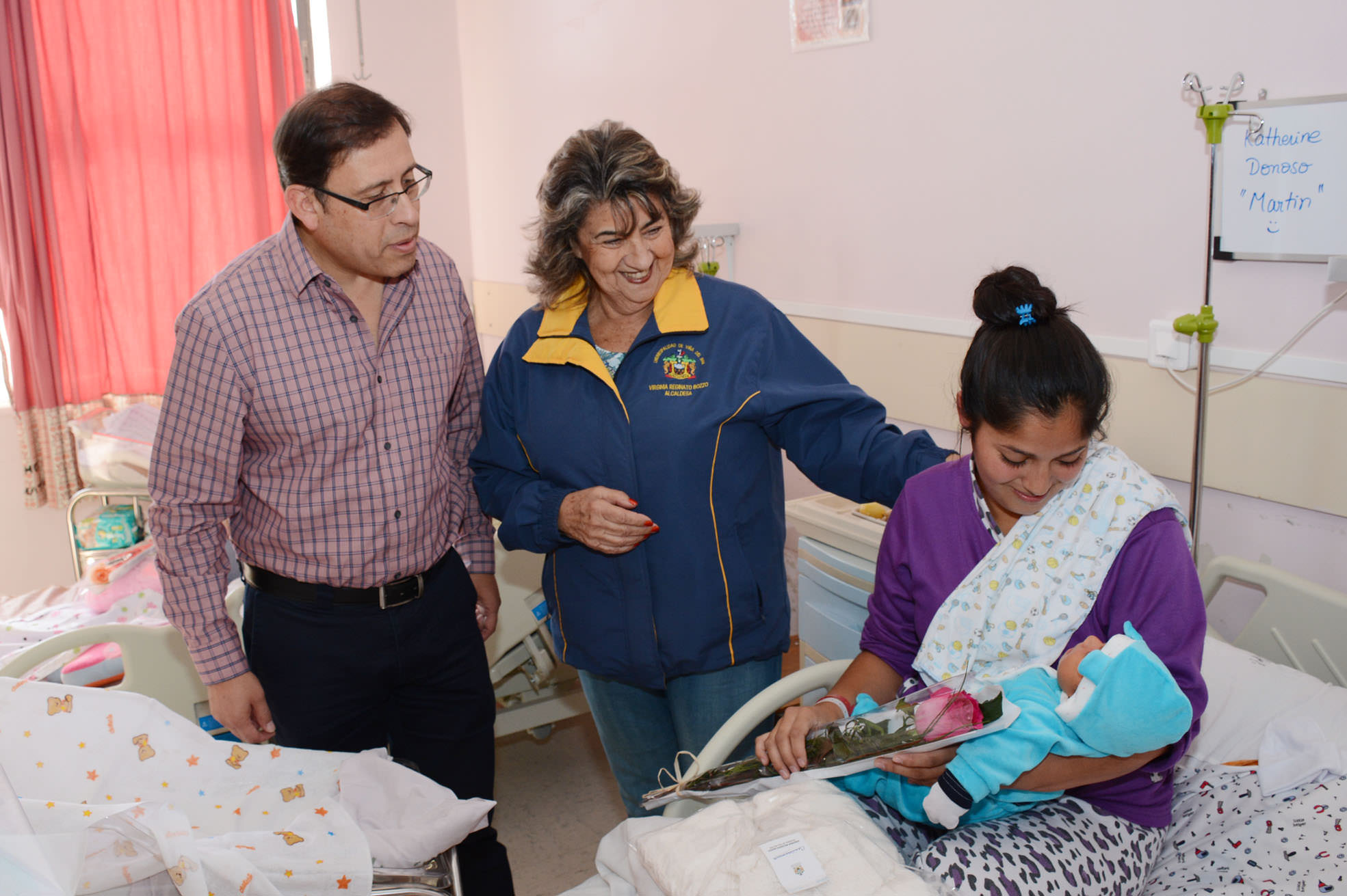 Mamás que dieron a luz en el Hospital Fricke, recibieron ajuares de parte de alcaldesa Virginia Reginato
