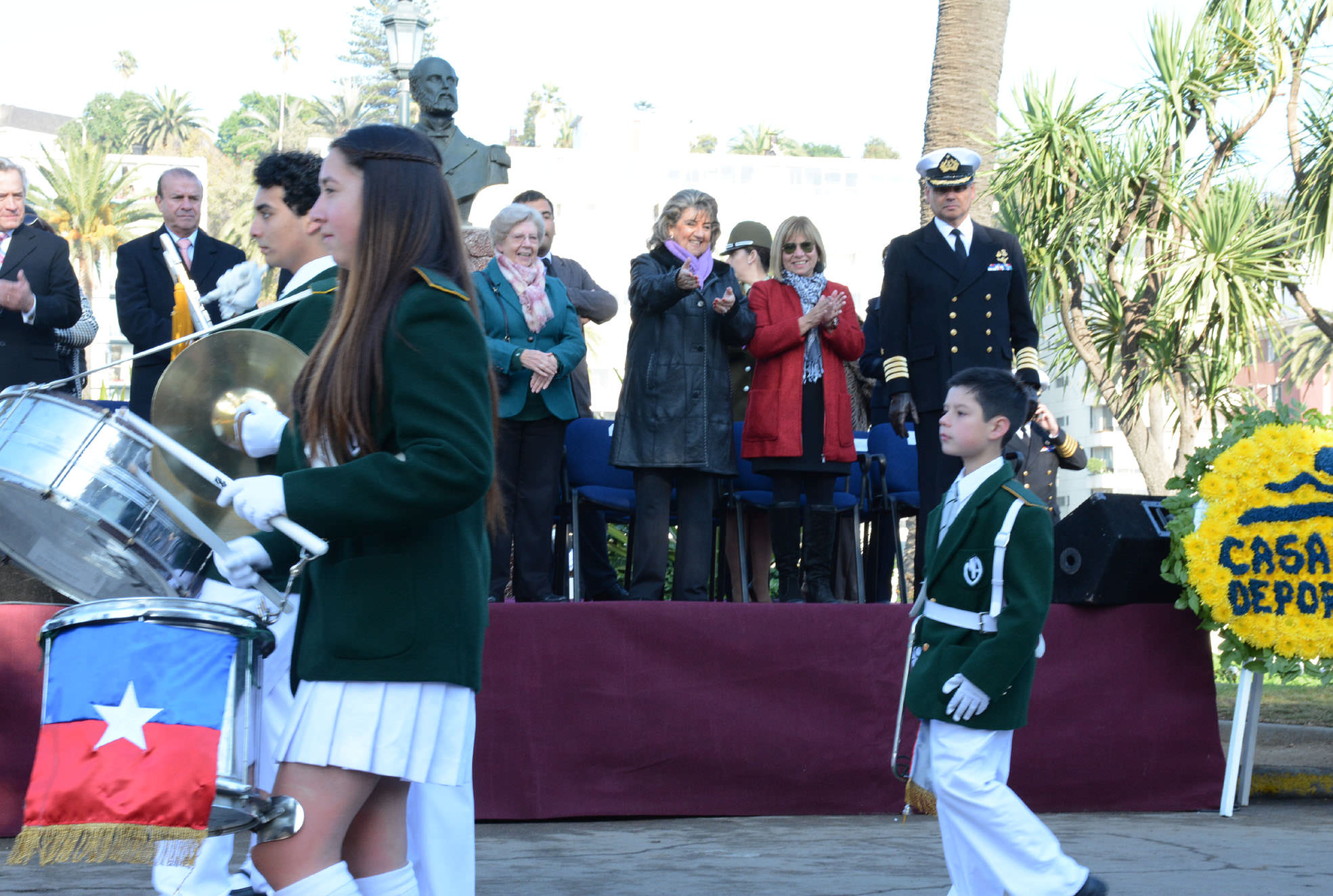 5 mil escolares viñamarinos rindieron homenaje a las Glorias Navales en desfile encabezado por alcaldesa Virginia Reginato