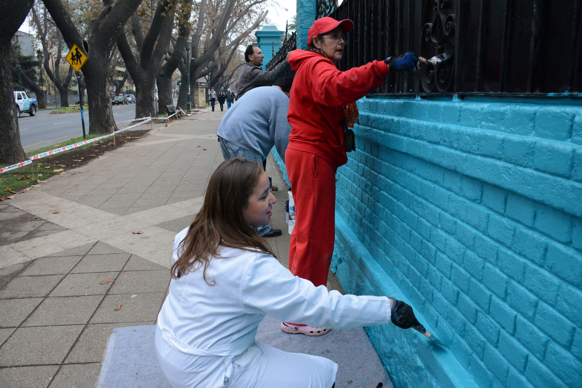 Pintado de fachada y rejas de Liceo Bicentenario por parte  de la comunidad escolar fue valorado por alcaldesa Virginia Reginato