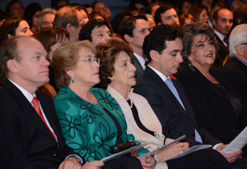 Imagen principal: Alcaldesa Virginia Reginato agradeció a la Presidenta Michelle Bachelet por asegurar el destino de la comuna