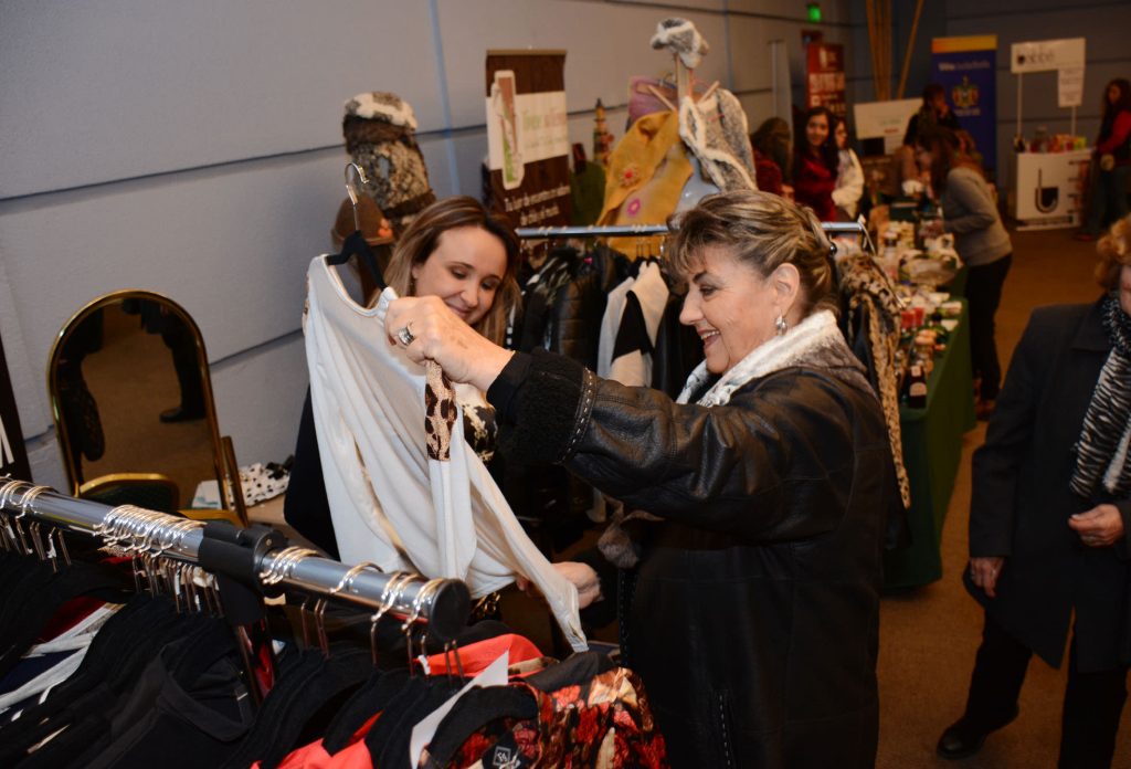 Imagen principal: Cientos de mujeres visitaron la 1ª Expo Mamá, organizada por la Municipalidad  Viña del Mar