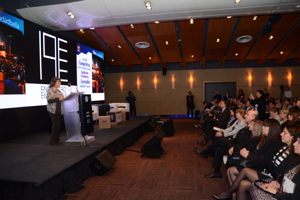 Imagen principal: Los atributos turísticos de Viña del Mar destacó alcaldesa Virginia Reginato encuentro empresarial