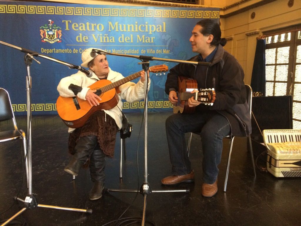 Imagen principal: Municipio de Viña del Mar busca integrantes para conformar 1er Ballet Folclórico del Adulto Mayor