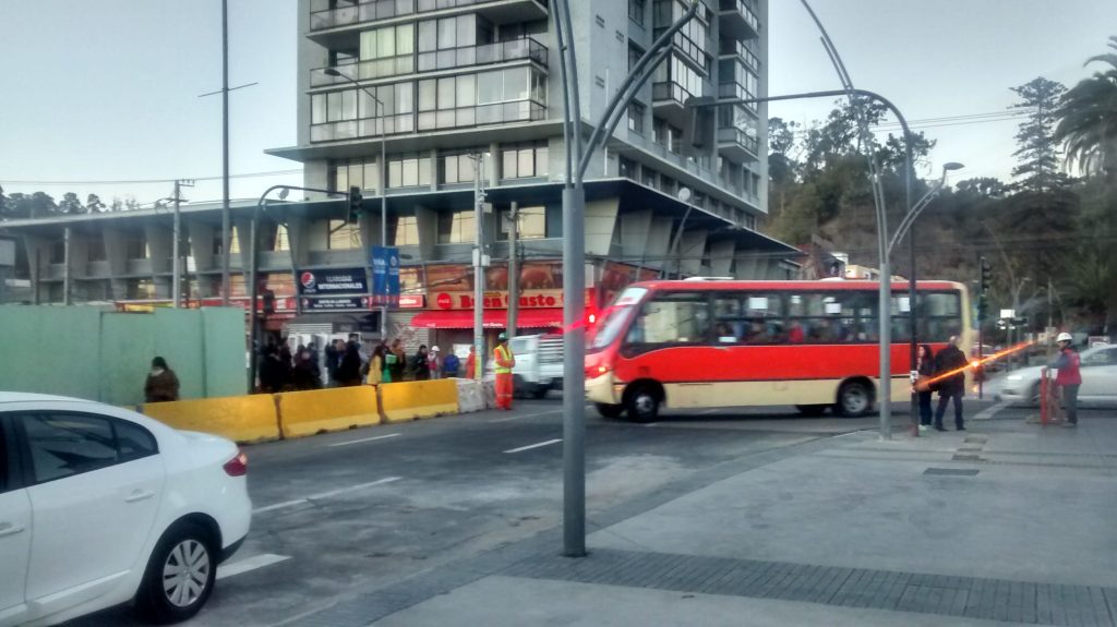 Imagen principal: Municipio de Viña del Mar realiza positiva evaluación de apertura de tránsito en calle Sucre