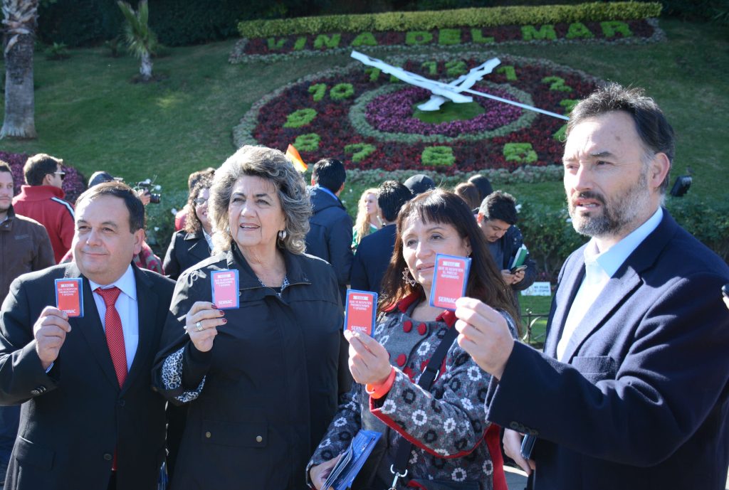 Imagen principal: Autoridades entregan información y orientación a turistas que visitan Viña del Mar