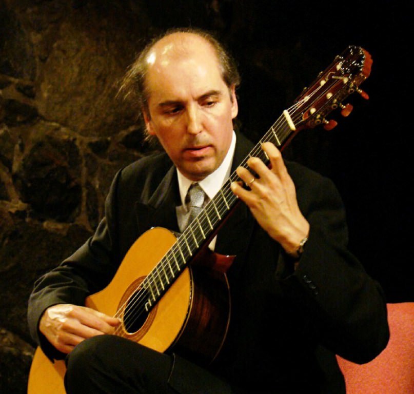 Concierto “Del clasicismo al cine” realizará guitarrista Antonio Rioseco en Foyer del Teatro Municipal de Viña del Mar