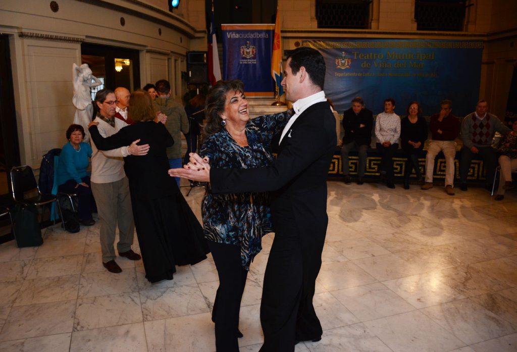 Imagen principal: Municipio de Viña del Mar ofrece clases gratuitas de bailes de salón