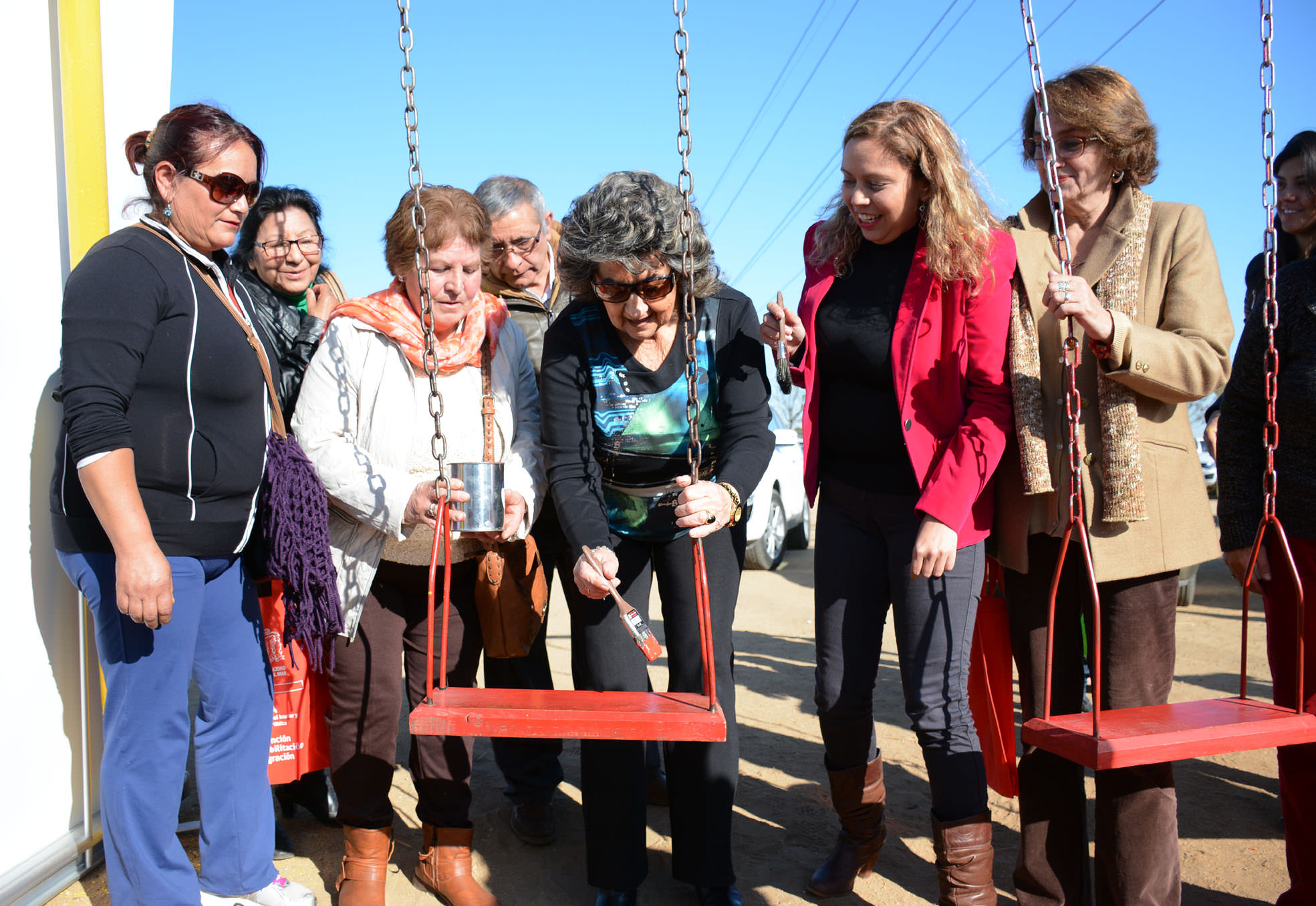 Vecinos de Forestal junto a alcaldesa Virginia Reginato mejoran plaza de juegos