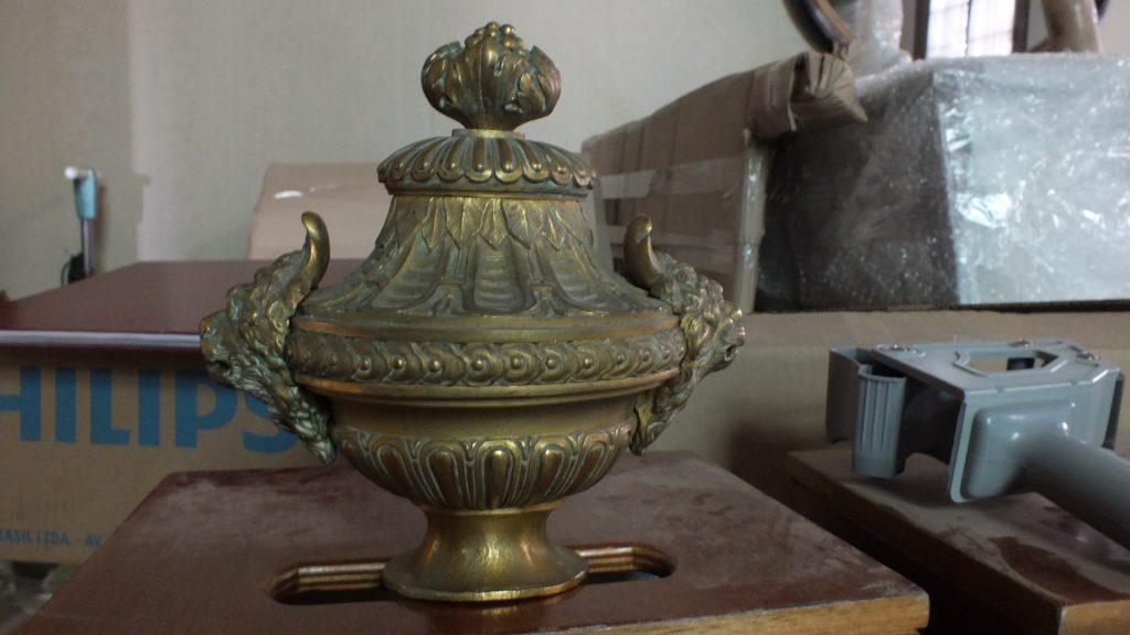 Imagen principal: Municipio de Viña del Mar adjudicó licitación para restaurar objetos de arte de metal del Palacio Rioja