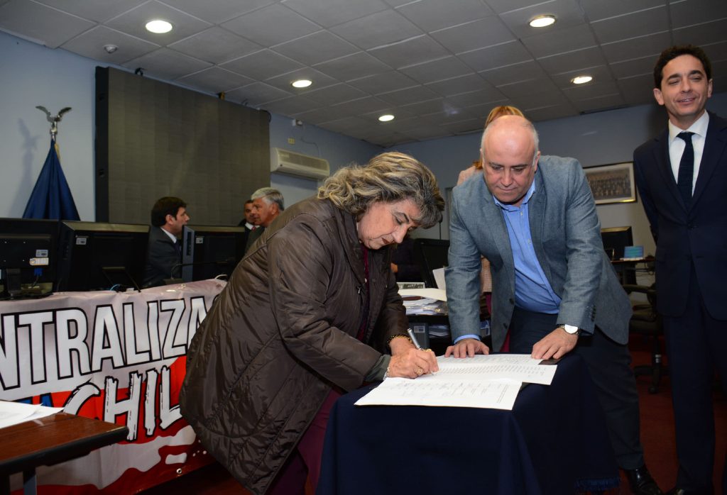 Imagen principal: Solicitud por descentralización a Presidenta de la República se sumó alcaldesa Virginia Reginato