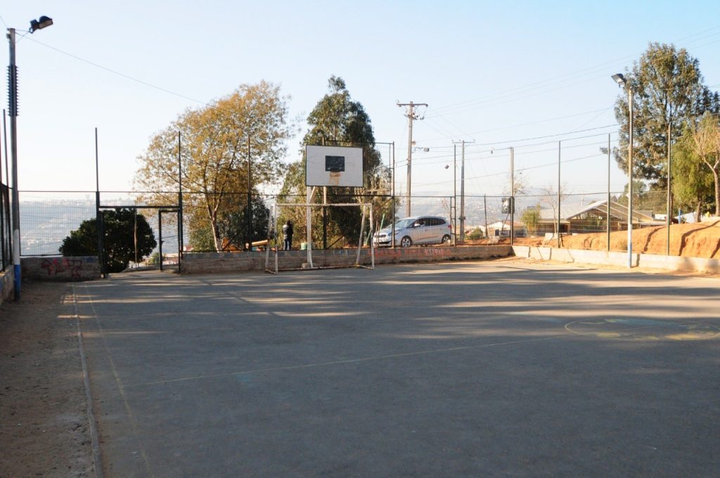 Imagen principal: Municipio de Viña de Viña del Mar mejorará multicancha René Schneider de Chorrillos