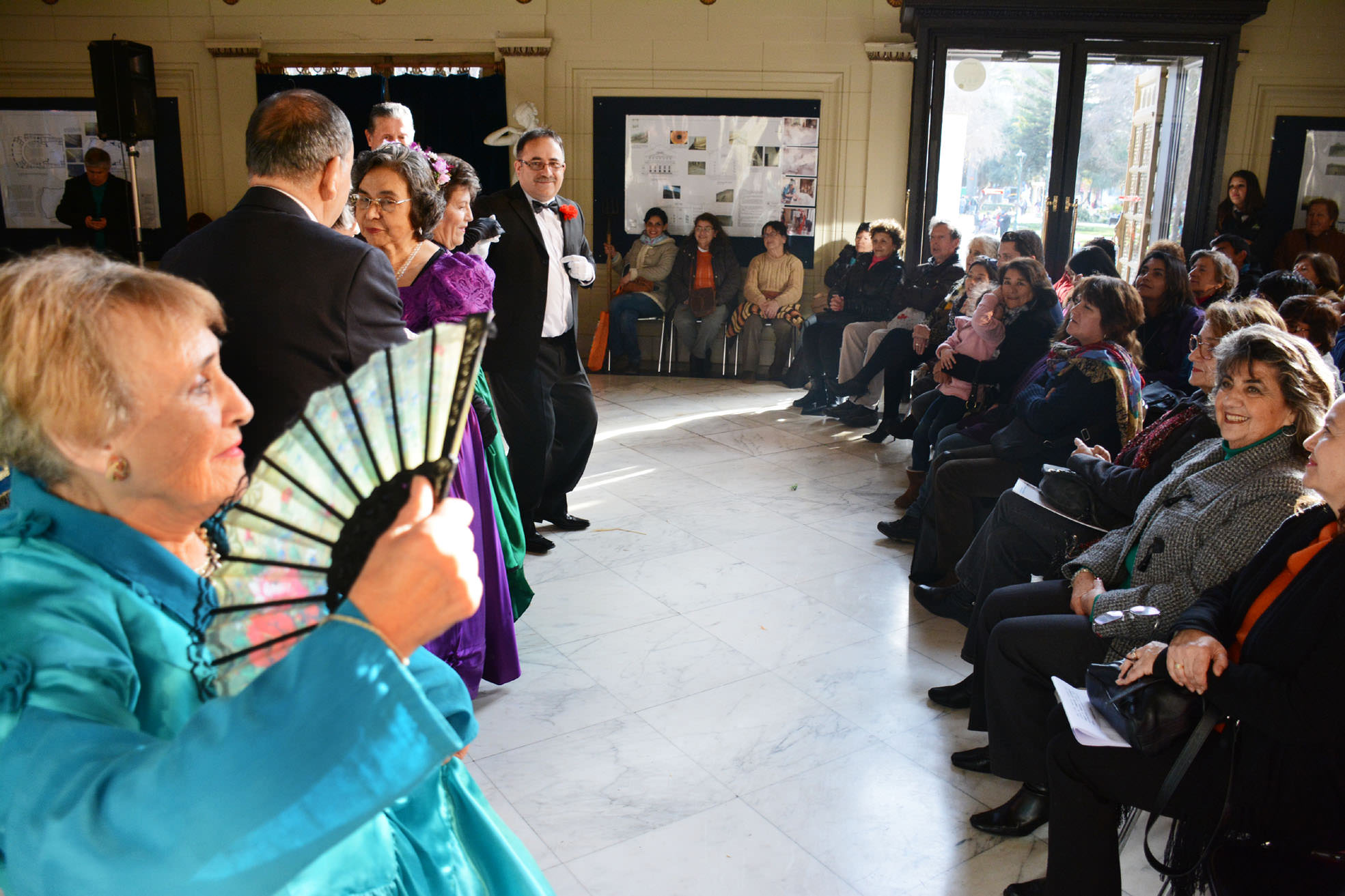 Adultos mayores de Viña del Mar se lucieron en gala folclórica encabezada por alcaldesa Virginia Reginato