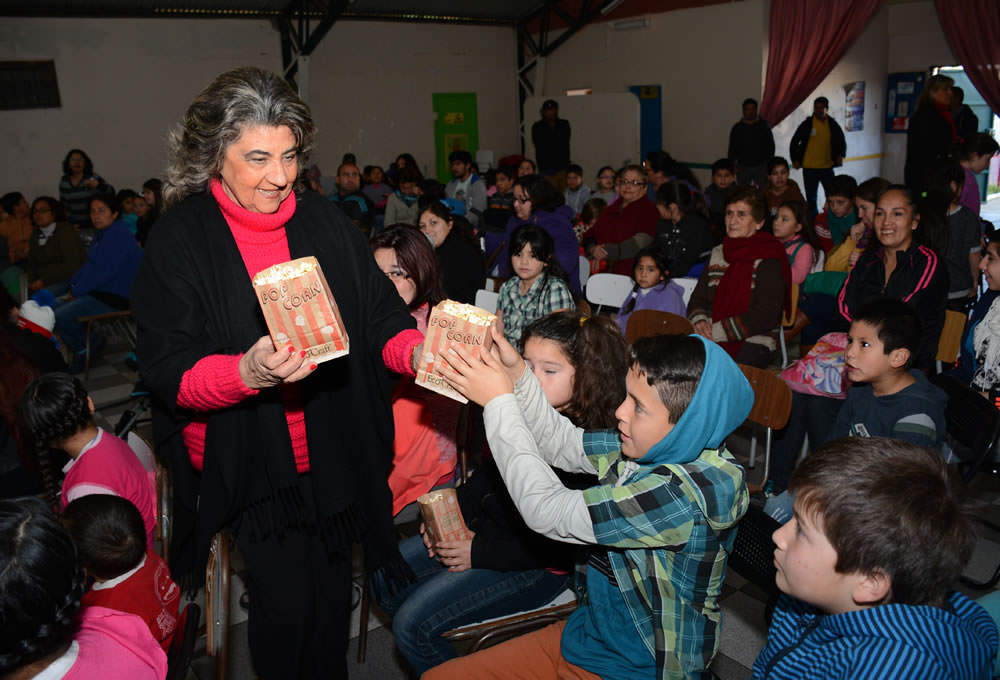 Municipio de Viña del Mar brindó función gratuita de cine infantil en Chorrillos
