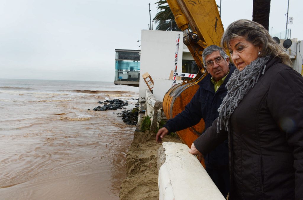 Imagen principal: Plan de manejo al estero que evitó desborde en la última lluvia destacó alcaldesa Virginia Reginato