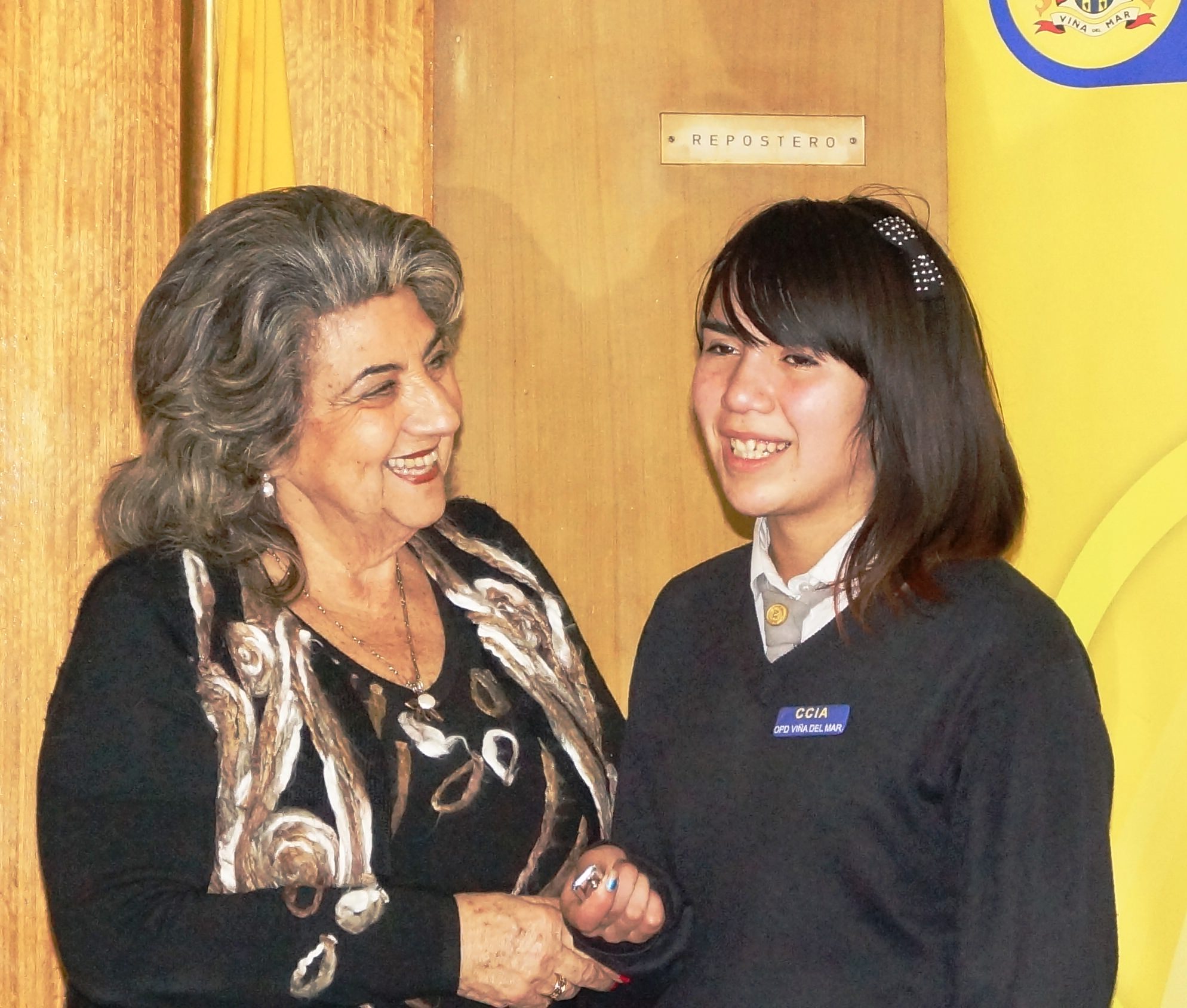 Alumnos de consejo comunal de la infancia y adolescencia de Viña del Mar reciben investidura como consejeros de parte de alcaldesa Virginia Reginato