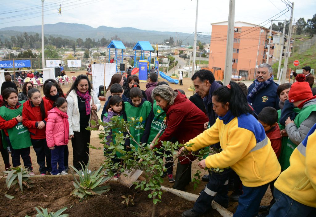 Imagen principal: El Olivar cuenta con nueva plaza y juegos infantiles entregados por el municipio de Viña del Mar