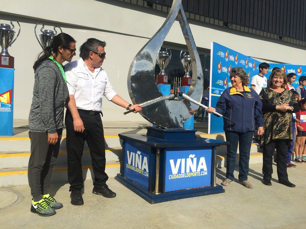 Llama olímpica de la XI olimpiada escolar fue encendida por alcaldesa Virginia Reginato