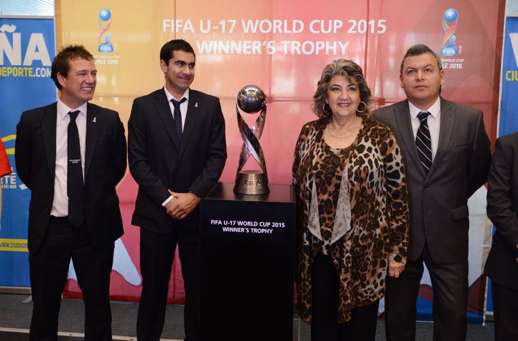 Imagen principal: Trofeo de la Copa Mundial Sub-17 FIFA Chile 2015 fue recibido por alcaldesa Virginia Reginato en su gira a Viña del Mar