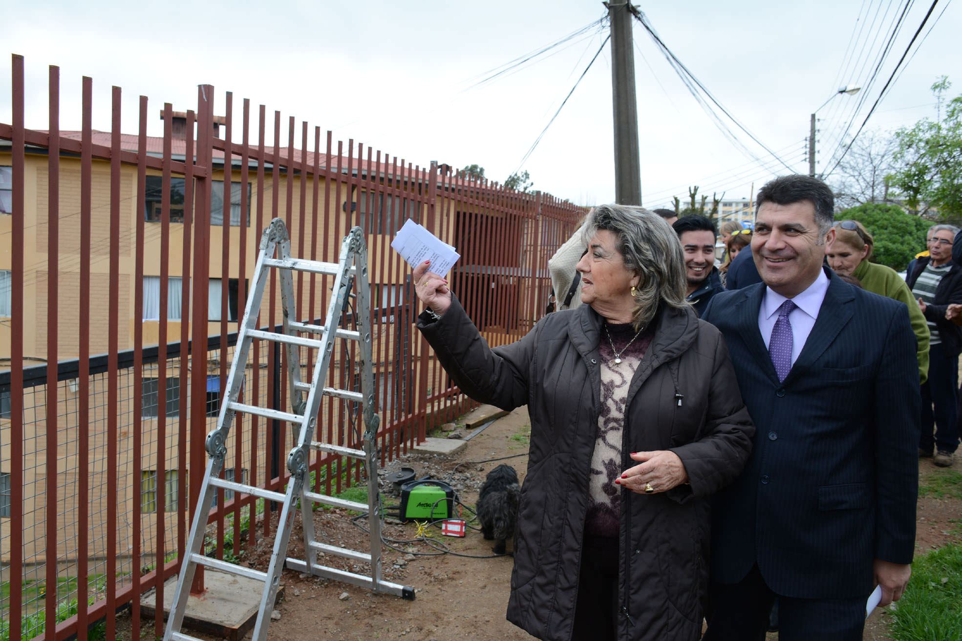 Obras de cierre perimetral de Conjunto habitacional de Miraflores Alto fue inspeccionado por alcaldesa Virginia Reginato