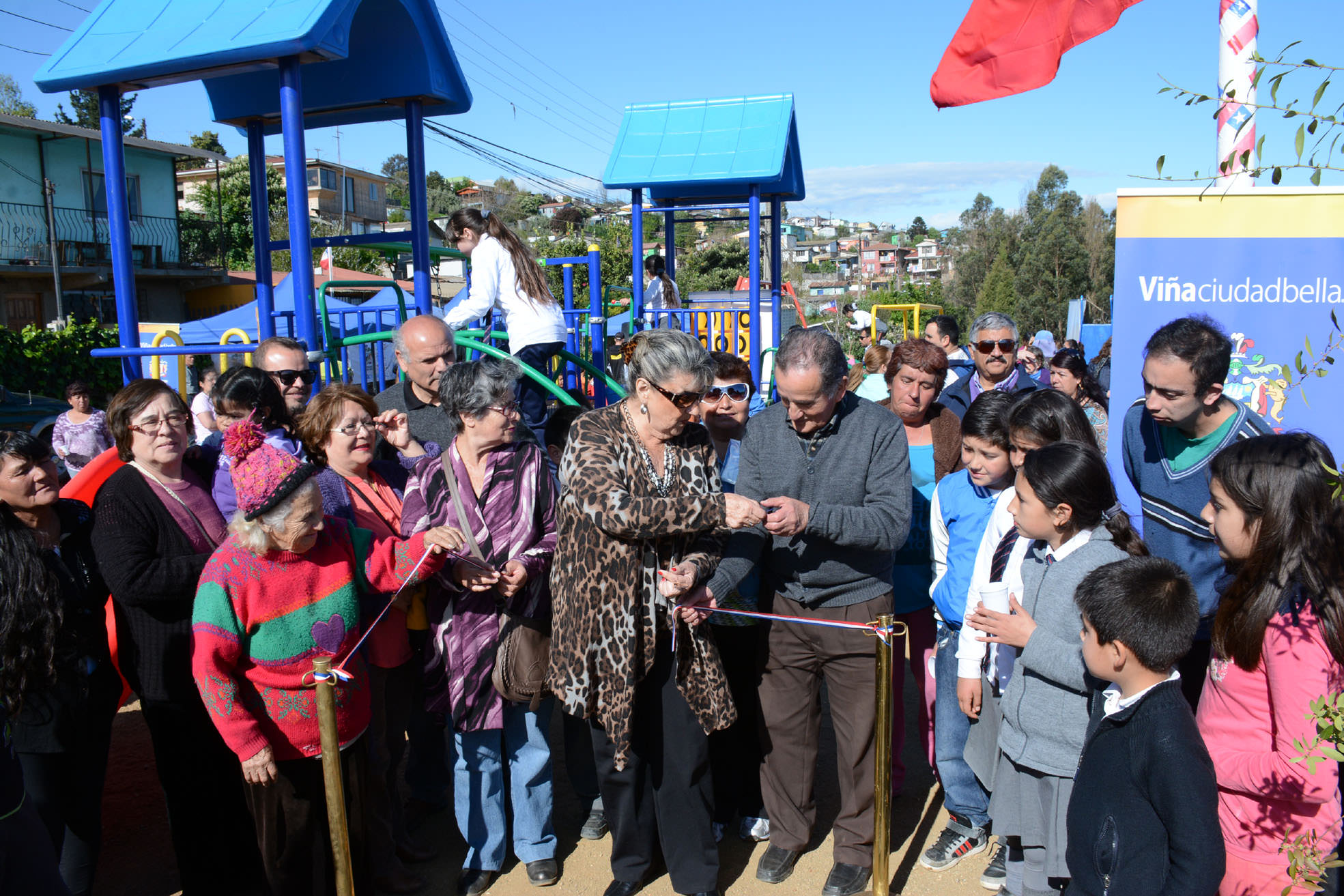 Nueva área verde entregó alcaldesa Virginia Reginato a  vecinos de Miraflores Alto