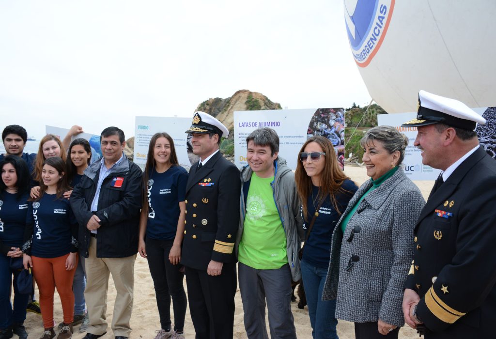 Imagen principal: Con operativo en Viña del Mar se conmemoró el día Internacional de Limpieza de Playas