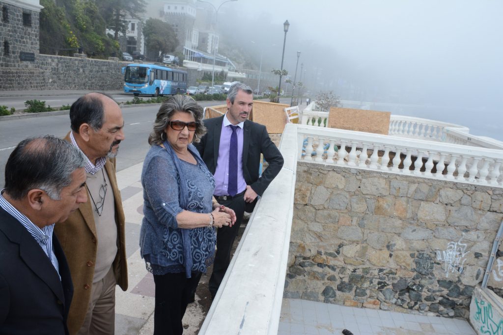 Imagen principal: Comenzó reparación de socavón que provocaron marejadas en Av. La Marina