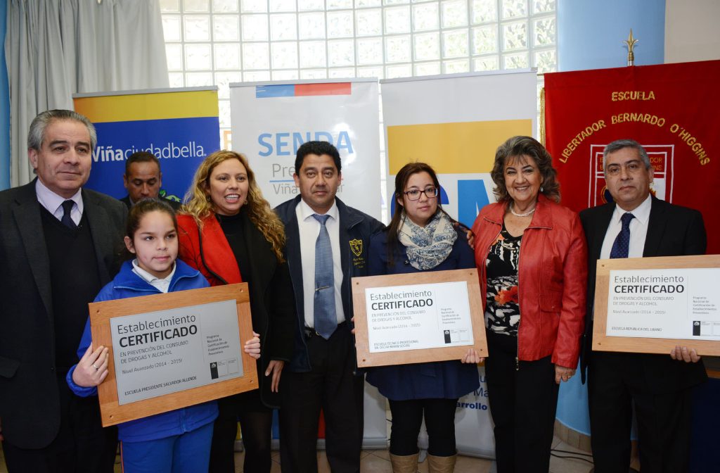 Imagen principal: Establecimientos educacionales viñamarinos reciben certificación del Senda y municipio de Viña del Mar en programa de prevención