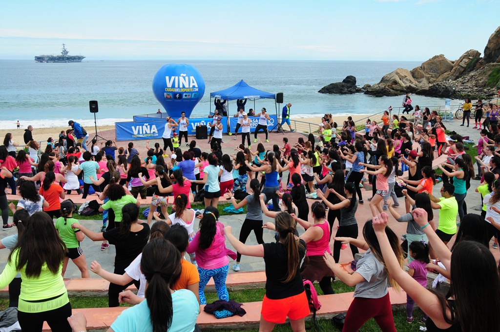 Zumba junto al mar suma cada vez más adeptos en Viña del Mar