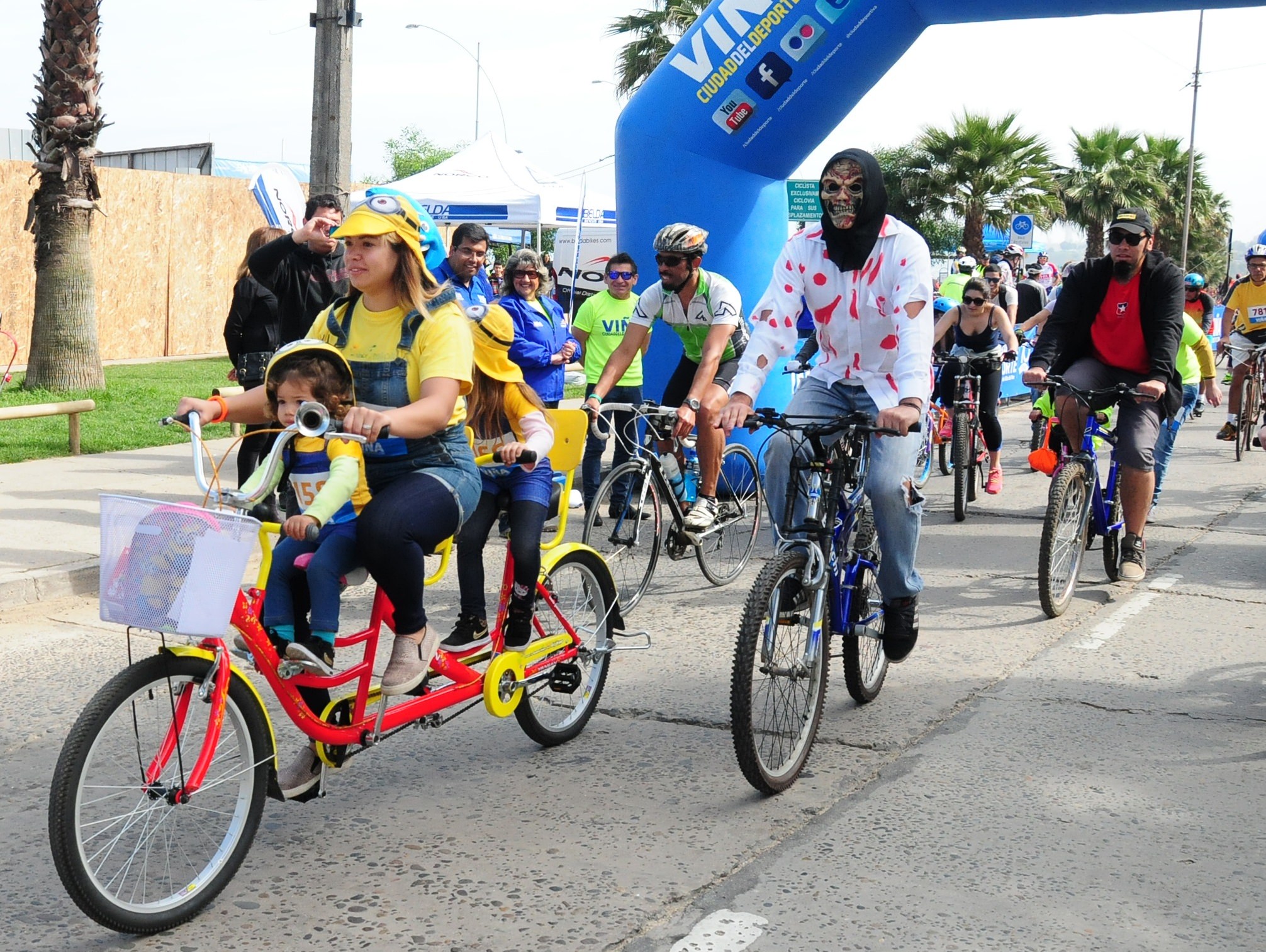 Con gran cicletada familiar se celebró  en Viña del Mar  fiesta de halloween